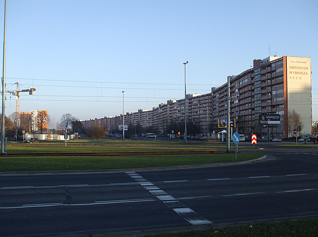 Šest tisíc lidí v jednom domě. Nejdelší panelák v Polsku potřebuje tři zastávky