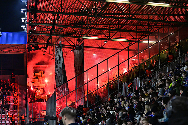 Plzeň kritizuje fandy Slavie: Způsobili zranění i statisícové škody. Tvrdík se omlouvá