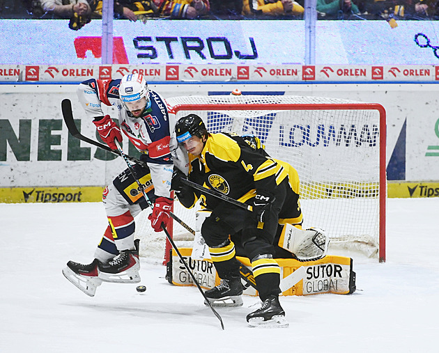 Retro Litvínov smutnil i slavil. Pardubice k otočce nakopla tvrdá slova
