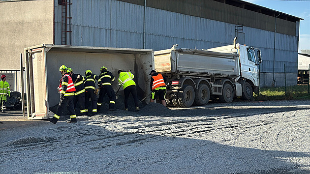 Tragická srážka s náklaďákem na Příbramsku, řidička osobního auta zemřela