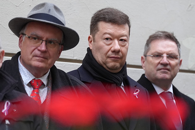 Okamura je na Slovensku. Sejde se s Ficem, vzal s sebou i Turka s Macinkou