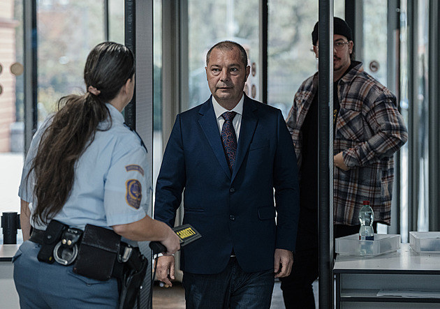 „Pět milionů a budou spokojeni.“ Tehdejší šéf DPP si řekl o úplatek, zaznělo u soudu