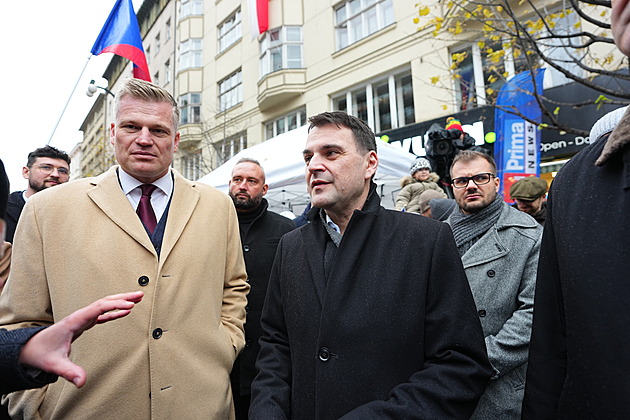 OBRAZEM: Pískot, potlesk a záchodová mísa. Jaký byl letošní 17. listopad