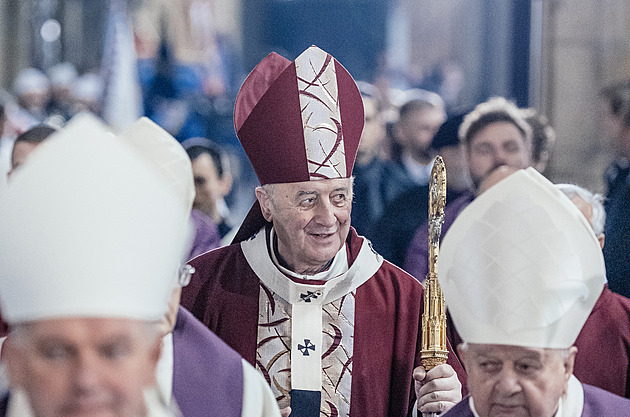 Nežijeme v zženštilé době, jak tvrdí arcibiskup. Duchovní by měli přispívat k posilování respektu