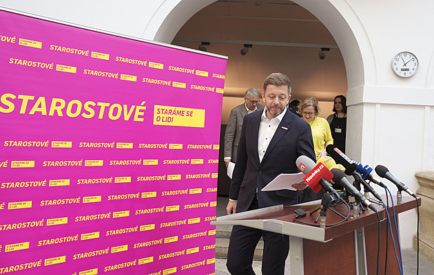 Starostové dělají politiku, zatímco lidovci a ODS jen hekají a poštěkávají