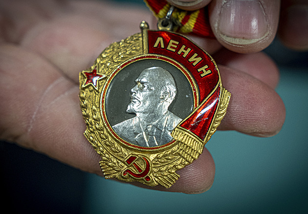 Komunista, který bojoval i s bolševiky. Generál Svoboda bral řády ze všech stran