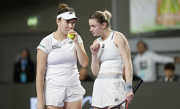 Nervózní Strýcová, unavený Pála a přispění nečekané hrdinky. Jak se Češky zachránily