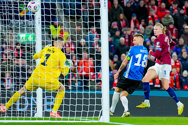 Francie si zajistila účast na MS, k postupu má blízko Norsko. Ronaldo viděl červenou