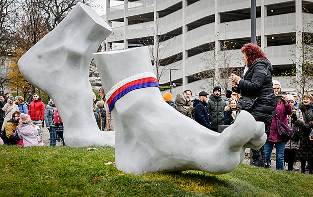 K Lužické Nise vedou nové schody. Kvůli náplavce musel hejtman do ledové vody