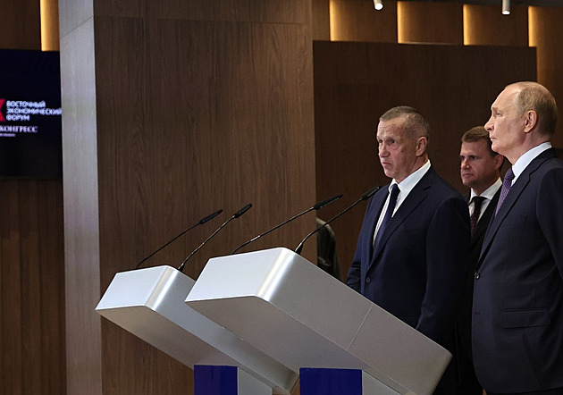 Střílel na mě obrněnec! Ruský vicepremiér se chlubí zážitky z fronty, prý bere i děti