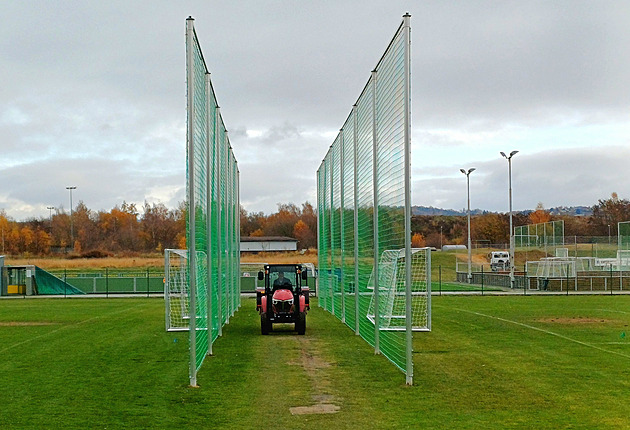 Arel Sloit nabz nkolik fotbalovch hi, kter vyuv pedevm fotbalov akademie Dynama.