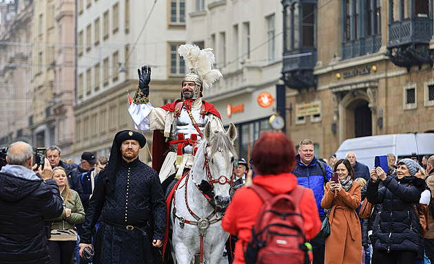 OBRAZEM: Požehnání, průvod i přípitek. Svatý Martin přivezl v Brně sváteční víno