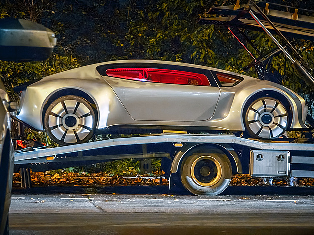 Prozkoumali jsme sci-fi auto z pražského natáčení. Postavili ho v Česku