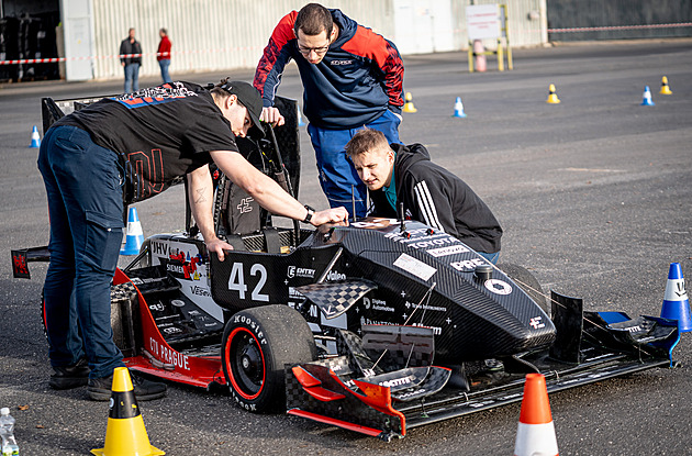 Autonomní formule eForce, dílo VUT, byla hlavním lákadlem konference v Chebu.