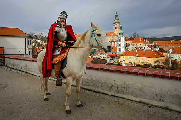 Otevrn svatomartinskm vn a pjezd sv. Martina na blm koni v eskm Krumlov. (11. listopadu 2025)