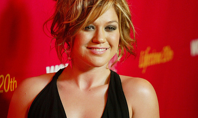 Poslali mě na zvětšení prsou, v branži jsou dnes samé umělotiny, říká Clarksonová