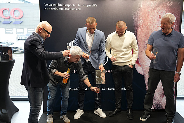 Souček pokřtil svou knihu. Když lidem dá něco do života, budu mít radost, říká