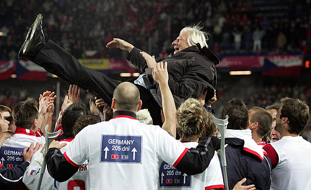 Když fanoušky nároďák těšil... Jak před 20 lety Česko slavilo poslední postup na MS