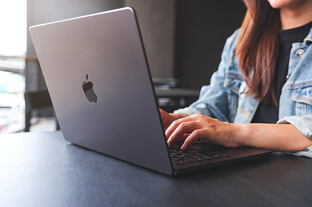 Jak vybrat MacBook? Na první pohled vypadají stejně, ale je dobré vědět, v čem se liší