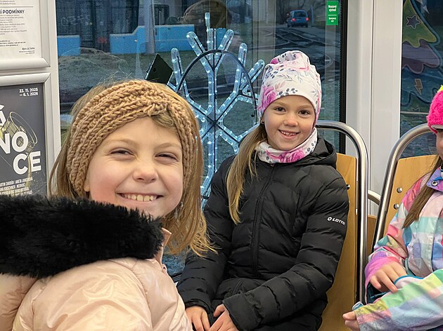 Ostravská vánoční tramvaj září v ulicích