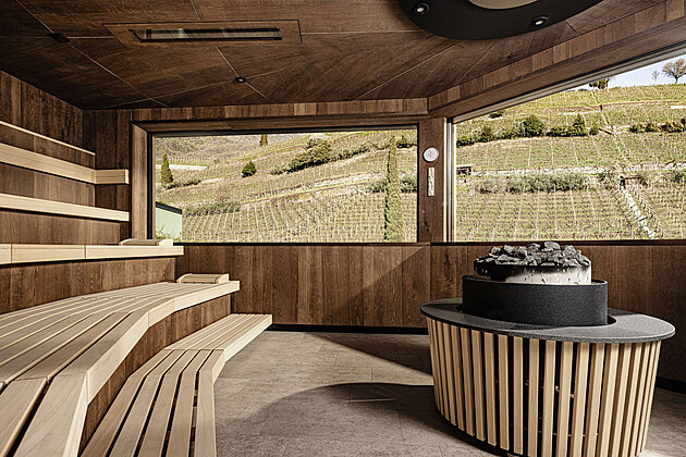 R�j mezi palmami a horami.