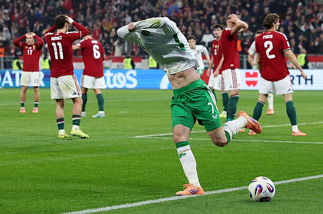 Irsk� �to�n�k Troy Parrott slav� v�t�zn� g�l v utk�n� s Ma�arskem.