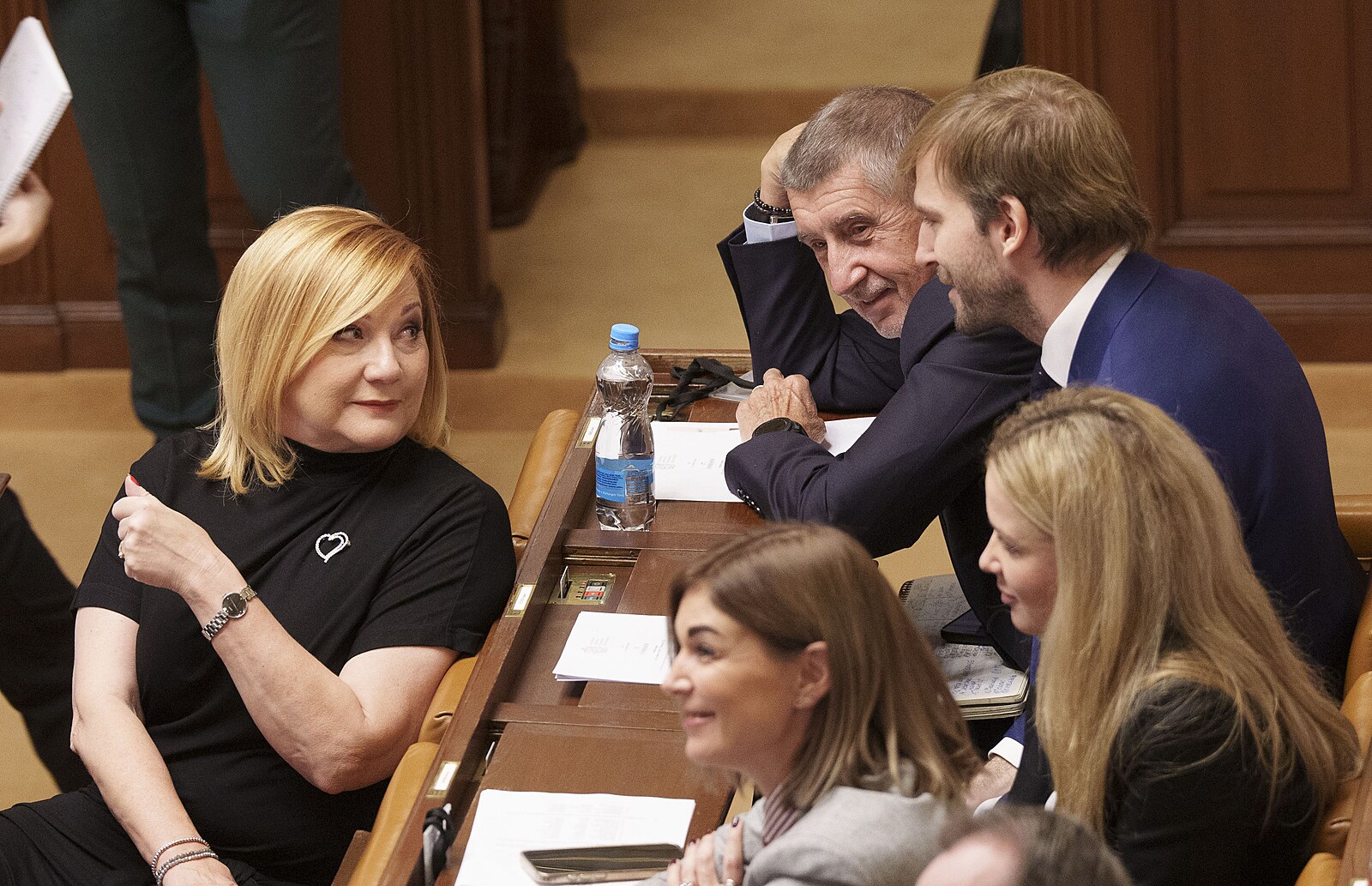 Poslanci zrychleně jednají o možnost vlády regulovat nařízením ceny paliv