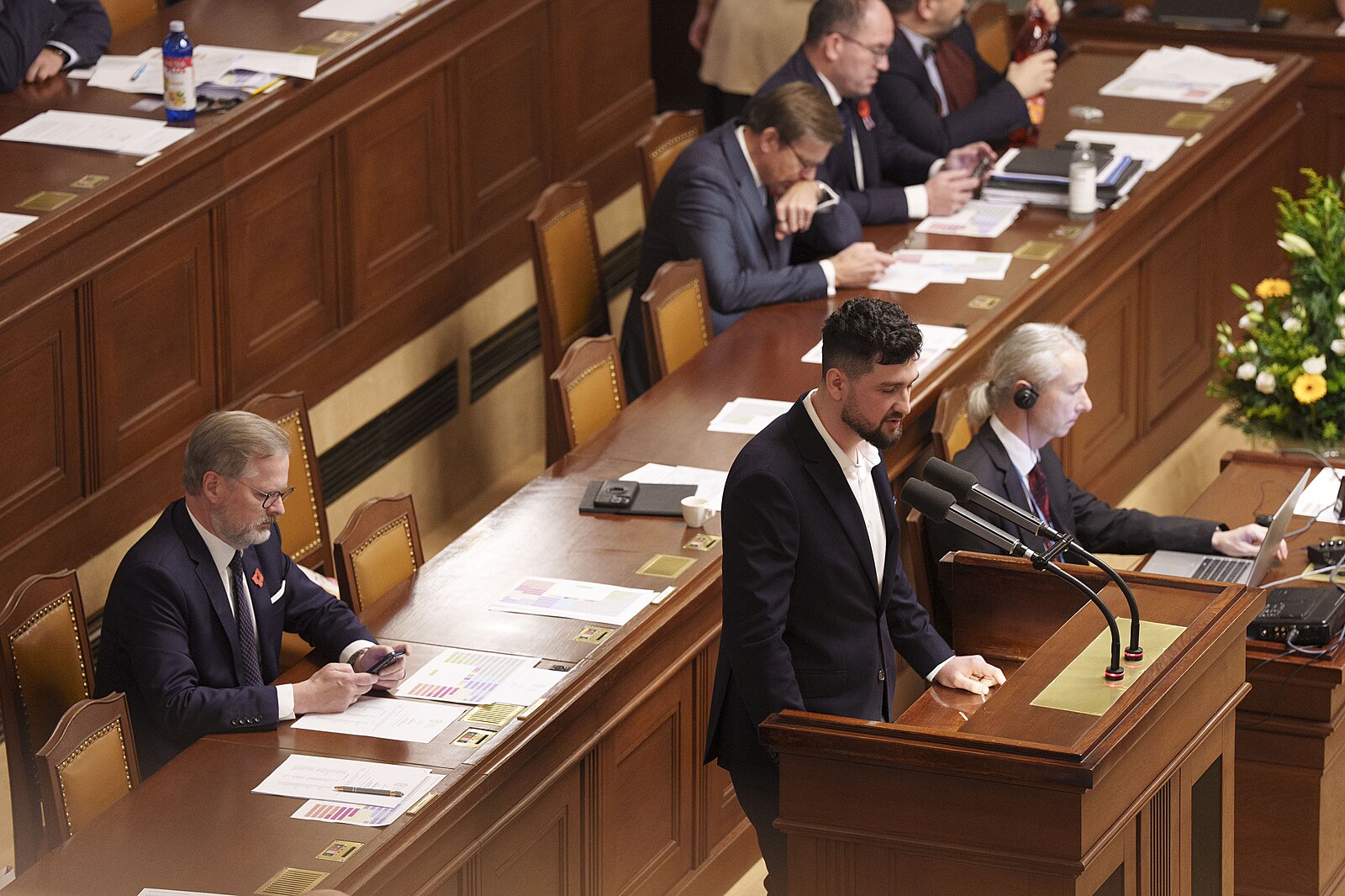 Skalpel, prosím. Šetřeme i ve Sněmovně. Jaký smysl dnes mají poslanecké kanceláře v regionech?