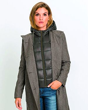 A co takhle n�co origin�ln�ho? Tento kousek spojuje klasick� kab�tov� st�ih s...