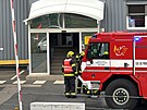 Prora�en� barel s chemik�li� zp�sobil evakuaci 28 lid� ze skladov� haly v Rudn�...