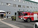 Prora�en� barel s chemik�li� zp�sobil evakuaci 28 lid� ze skladov� haly v Rudn�...