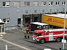 Prora�en� barel s chemik�li� zp�sobil evakuaci 28 lid� ze skladov� haly v Rudn�...