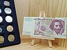 V nov�m havl��kobrodsk�m Muzeu hotovosti jsou vystaven� mince i bankovky z...