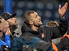 Kapitán �eské reprezentace Tomá� Sou�ek (vpravo) a Vladimír Coufal hovo�í s...