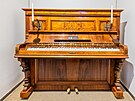 Expozice historie v�roby klav�r� Petrof v Informa�n�m centru v Hradci Kr�lov�.