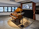 Expozice historie v�roby klav�r� Petrof v Informa�n�m centru v Hradci Kr�lov�.