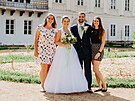 Martina Fialov� (vlevo) se snoubenci