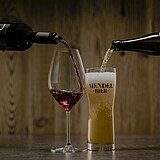 R�j mezi palmami a horami.