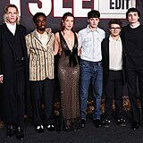 Hv�zdy seri�lu Stranger Things: Jamie Campbell Bower, Caleb McLaughlin, Millie...