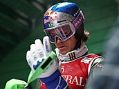 Lucas Pinheiro Braathen se pipravuje na start slalomu v Levi.