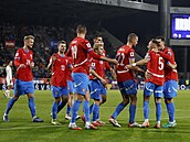 etí fotbalisté oslavují branku Vladimíra Coufala.