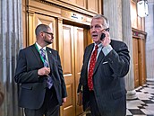 Republikánský senátor Dan Sullivan ped hlasováním o zákon, který má ukonit...