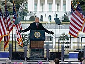 Donald Trump pi projevu ke svým píznivcm ped Bílým domem. (6. ledna 2021)