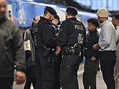 Prevence. Policisté kontrolují doklady na mnichovském nádraí.