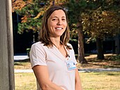 Bez pomoci si neuva�í ani �aj, nenajedí se, nenapijí, nevy�istí si zuby a p�i...