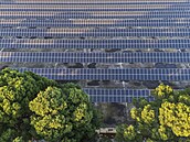 Letecký pohled na fotovoltaickou elektrárnu v úpravn vody v Casablance ve...