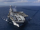 Nejvtí americká letadlová lo USS Gerald R. Ford míí k venezuelským behm....