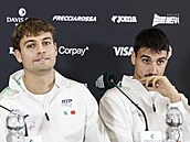 Flavio Cobolli a Lorenzo Sonego ped daviscupovým zápasem.