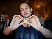 Vítzný návrh mince vytvoili Josef Oplitil a Tereza Vlková (na snímku)....