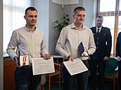 Dva zachránci (zleva) Tomá Gazdík a Martin Bublík, kteí získali ocenní za...